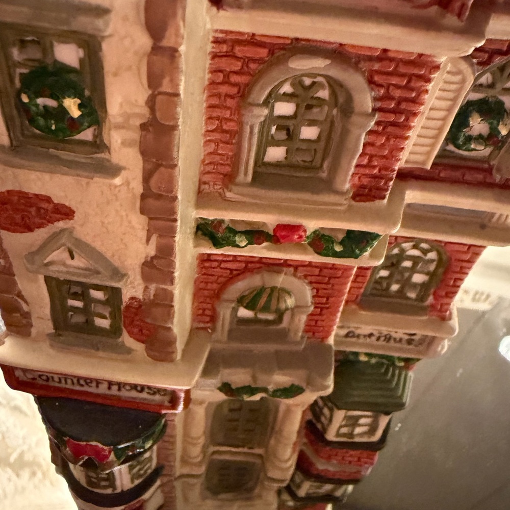 Dept 56 Italian Ristorante — Retired - Picture 2 of 6